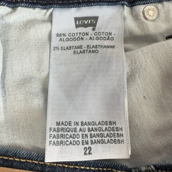 Levi’s Dark Blue Denim Cuffed Jean Shorts - Picture 10 of 10